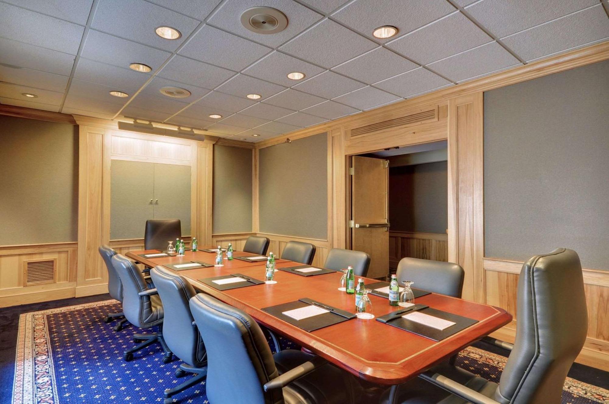 The Whitehall Hotel, Best Western Premier Collection Чикаго Экстерьер фото
